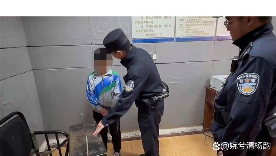 小伙捂着胸口堵在派出所门口,下一秒……
