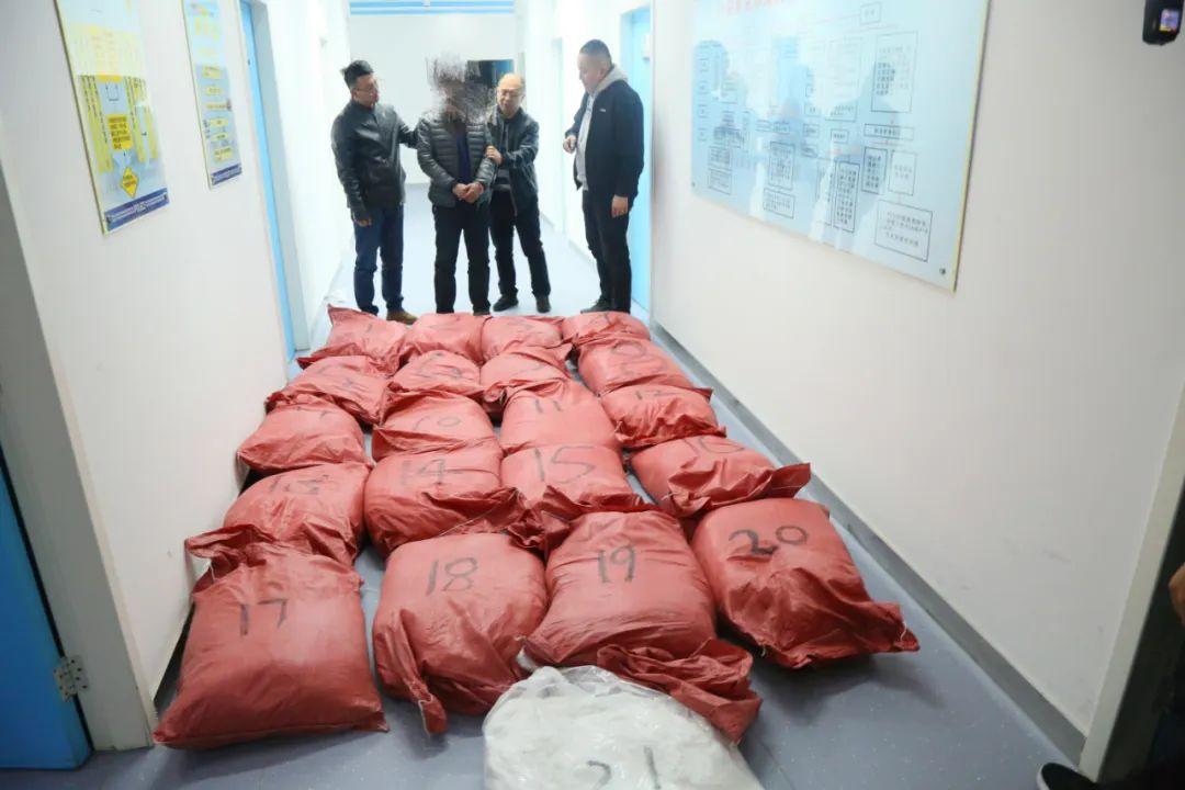秘鲁开始销毁缴获的近21吨毒品