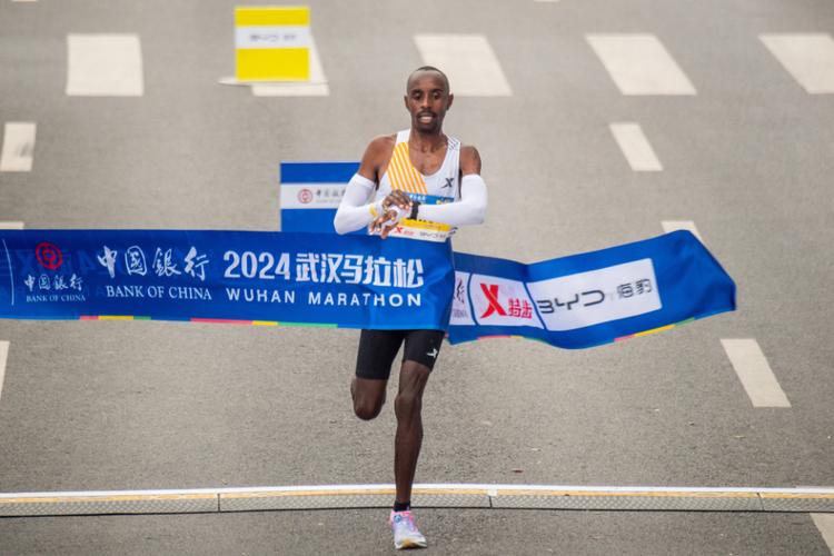武马:三万人跨江越湖邂逅“樱花季”